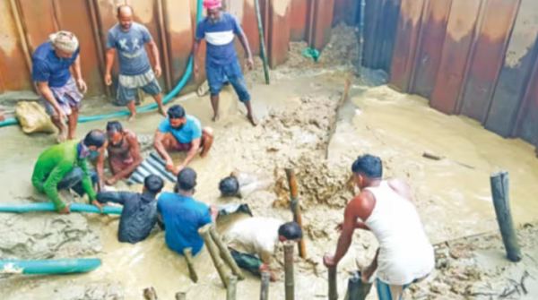 কটিয়াদীতে নদীর তলদেশে পাইপ কেটে গ্যাস চুরির চেষ্টা