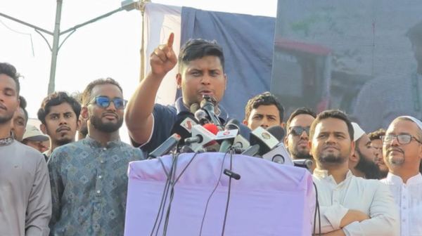 ফার্মের মুরগিরা রাস্তায় এসেছে বলেই আপনি মন্ত্রী হয়েছেন: হাসনাত