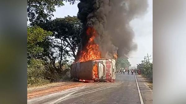 কুমিল্লায় ৪ জনের মৃত্যু: দুর্ঘটনার আগে চালকের সঙ্গে যাত্রীর তর্ক হয়, ছিলেন ‘অমনোযোগী’