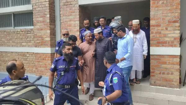 আত্মসমর্পণ করে স্থায়ী জামিন পেলেন আমির হামজা