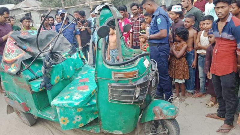 গাইবান্ধায় বাসচাপায় অটোরিকশার ৪ যাত্রী নিহত