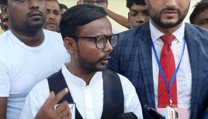 প্রার্থী হয়েও ভোট দিতে পারলেন না হিরো আলম