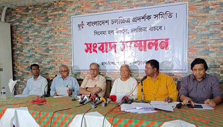 ‘পাঠান’ মুক্তি না দিলে হল বন্ধের ঘোষণা