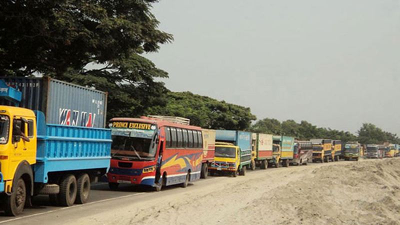 ঢাকা-চট্টগ্রাম মহাসড়কে ৫০ কিলোমিটার যানজট