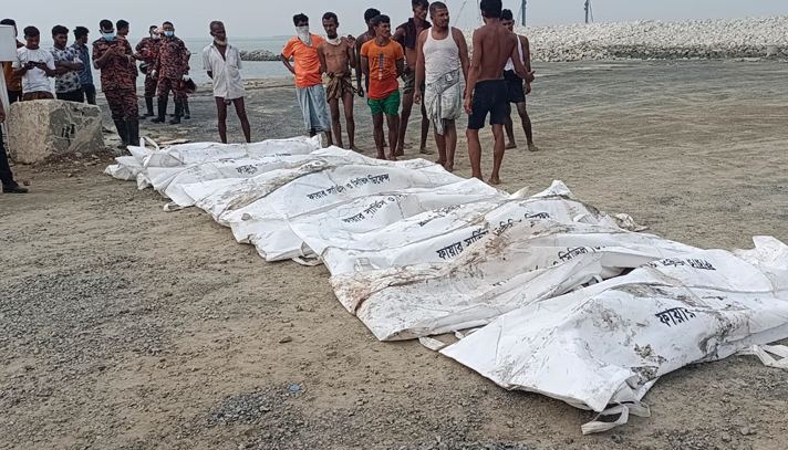 উপকূলে ভেসে আসা ৬ লাশ স্বজনদের কাছে হস্তান্তর