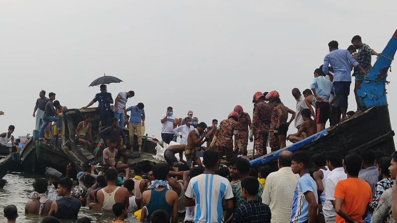 কক্সবাজারে সাগরে ভাসতে থাকা ট্রলারে ১০ জনের লাশ