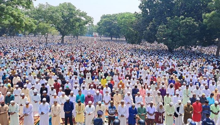 শোলাকিয়ায় বৃহৎ ঈদ জামাত, পাঁচ লক্ষাধিক মুসল্লির নামাজ আদায়