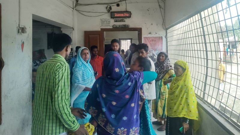 ইজিবাইককে সাইড দিতে গিয়ে প্রাণ গেল দুই বন্ধুর