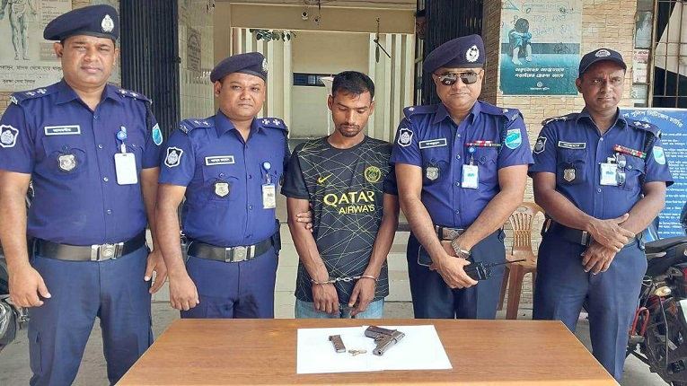 ভৈরবে অস্ত্র-গুলিসহ ৮ মামলার আসামি গ্রেফতার