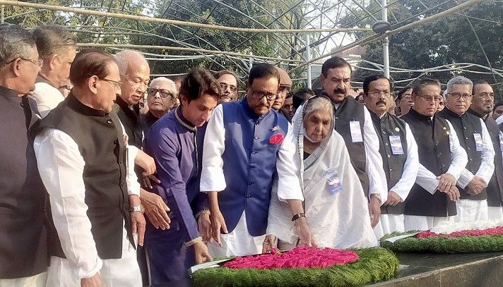 বঙ্গবন্ধুর প্রতিকৃতিতে আওয়ামী লীগের শ্রদ্ধা
