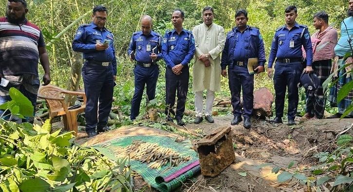 ফরিদপুরে বাঁশ বাগান থেকে ৩৪০টি গুলি উদ্ধার