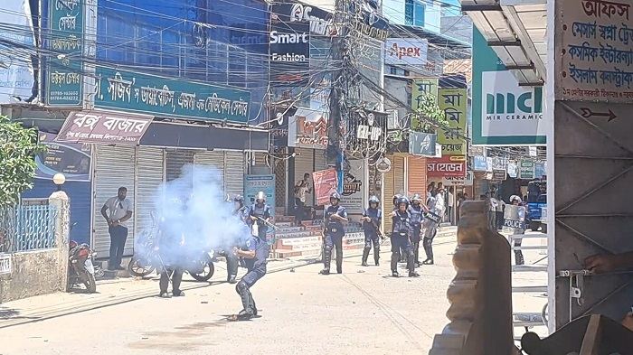 কিশোরগঞ্জে বিএনপি-পুলিশ সংঘর্ষ, আহত অর্ধশত