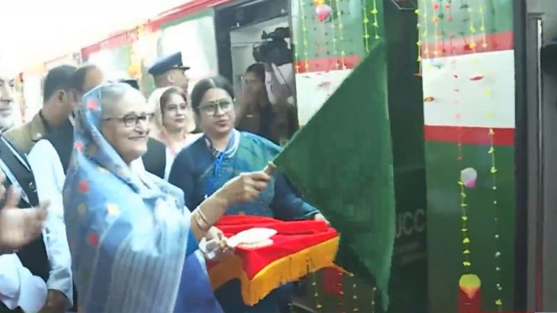 সমুদ্রের শহরে ট্রেন ছাড়ল প্রধানমন্ত্রীর হুইসেলে