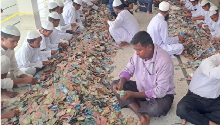 পাগলা মসজিদের দানবাক্সে ১৯ বস্তা টাকা, চলছে গণনা