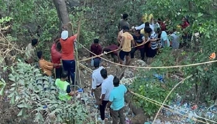 ভারতের মহারাষ্ট্রে বাস দুর্ঘটনায় নিহত ১৩