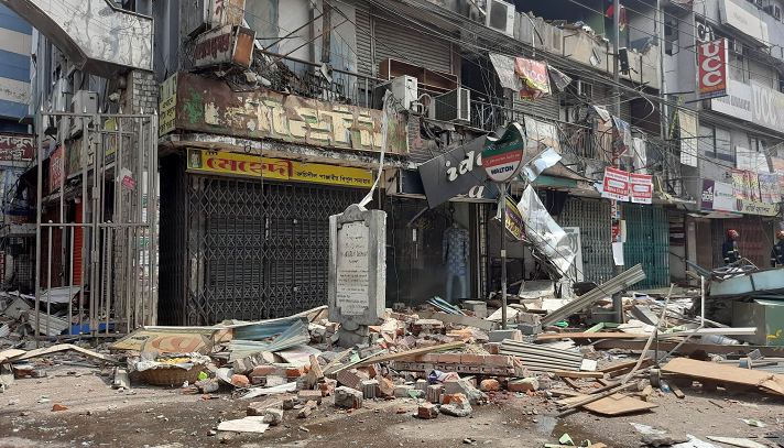 সায়েন্স ল্যাব এলাকায় ভবনে বিস্ফোরণ, নিহত ৩