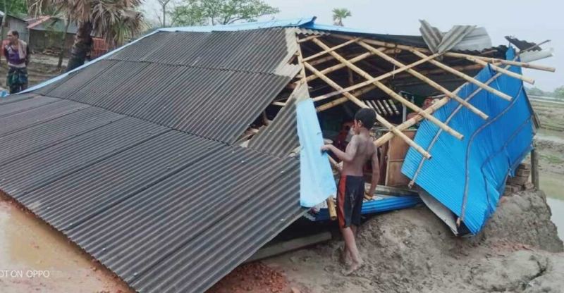 মুন্সিগঞ্জে হঠাৎ শিলাবৃষ্টি, ঘরবাড়ি বিধ্বস্ত