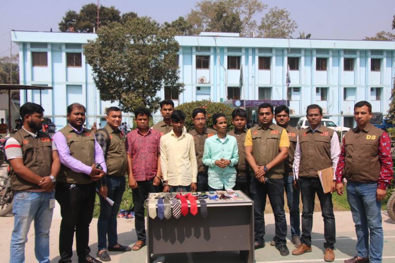 পুলিশ নিয়োগে ‘কুমিল্লার এসপি’ পরিচয়ে প্রতারণা; গ্রেপ্তার ৩