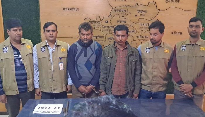 কিশোরগঞ্জে মালিক সেজে দোকানে চুরি, দুই চোর আটক