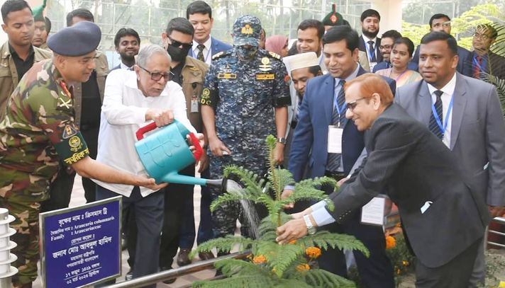 রাজনীতির ঊর্ধ্বে থেকে পেশাগত দায়িত্ব পালন করুন : রাষ্ট্রপতি