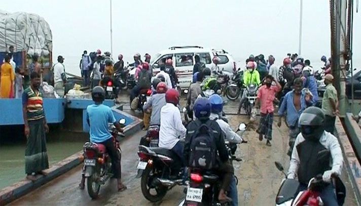 মোটরসাইকেল পারাপারে বিশেষ ফেরি