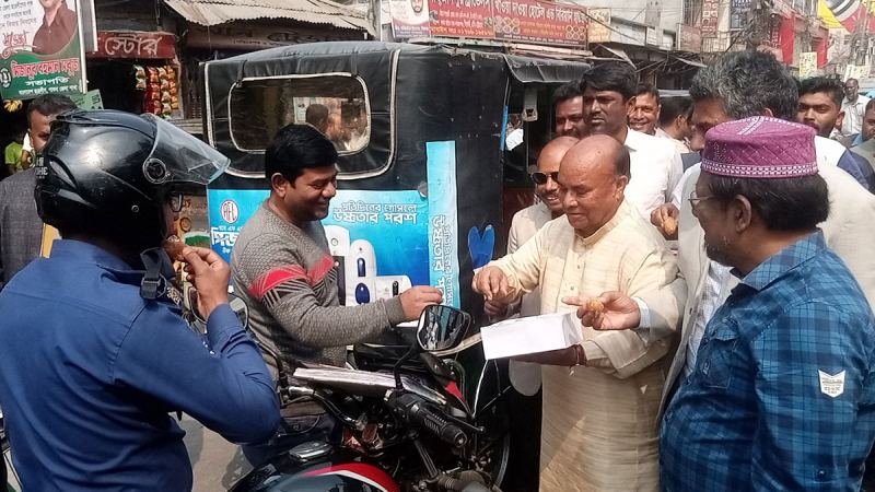 রাষ্ট্রপতি পদে সাহাবুদ্দিন চুপ্পুকে মনোনয়ন, পাবনায় মিষ্টি বিতরণ