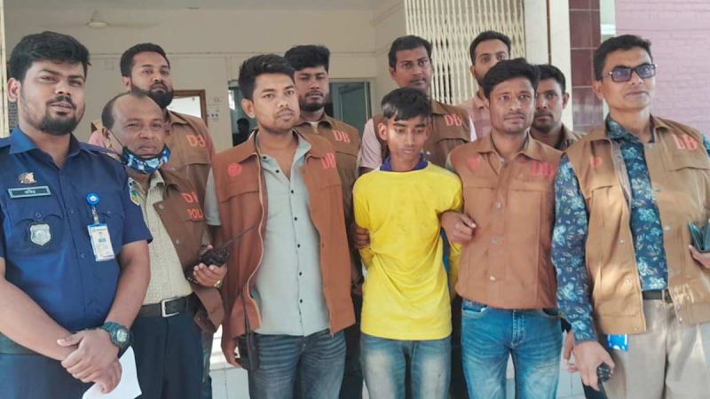 প্রেমে সাড়া না দেওয়ায় স্কুলছাত্রী মুক্তিকে কুপিয়ে হত্যা করা হয়