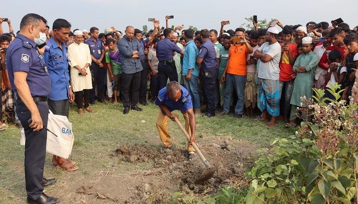 কিশোরগঞ্জে মাটির নিচ থেকে যুবকের মরদেহ উদ্ধার