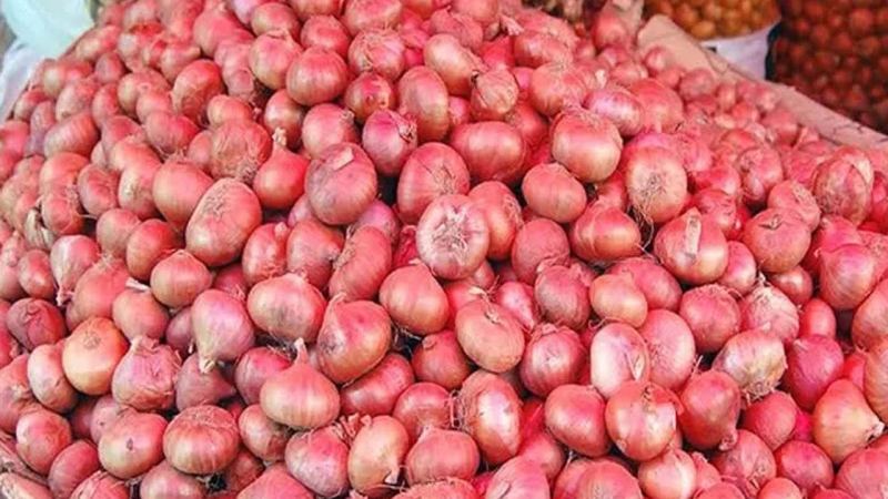 পেঁয়াজ উঠলো ১৫০ টাকায়, কমেনি আলুর দাম
