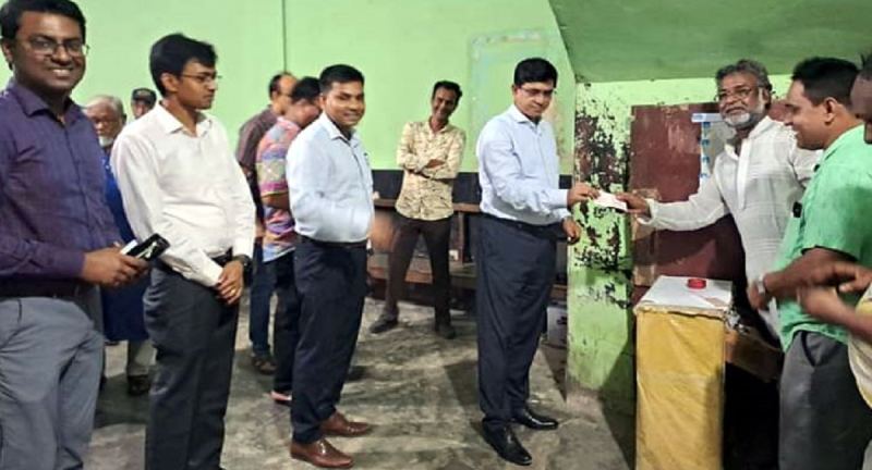 মুজিব দেখতে ৩০০ কর্মকর্তা নিয়ে সিনেমা হলে ফরিদপুরের ডিসি