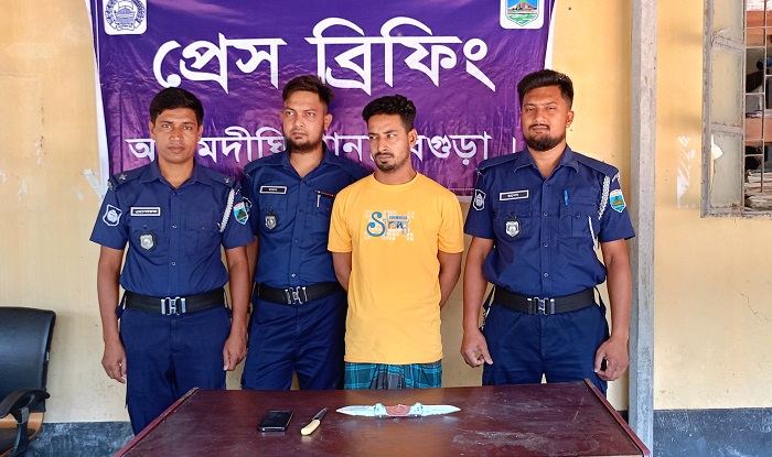 আদমদীঘিতে অস্ত্রসহ রাজু বাহিনীর রাজু পালোয়ান গ্রেফতার
