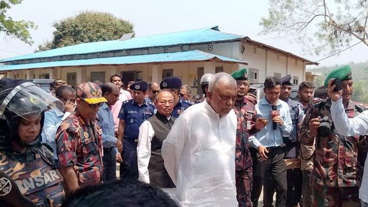 পরিস্থিতি পর্যবেক্ষণে স্বরাষ্ট্রমন্ত্রী বান্দরবানে