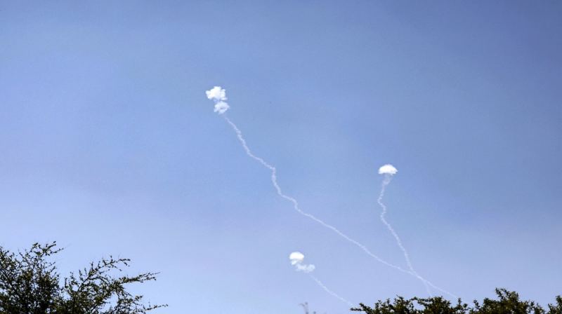 ইসরায়েলে ৭৫ রকেট ছুড়ল হিজবুল্লাহ