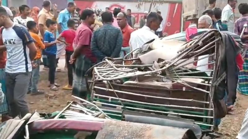 টাঙ্গাইলে অটোরিকশা-পিকআপ সংঘর্ষে নারীসহ নিহত ৪