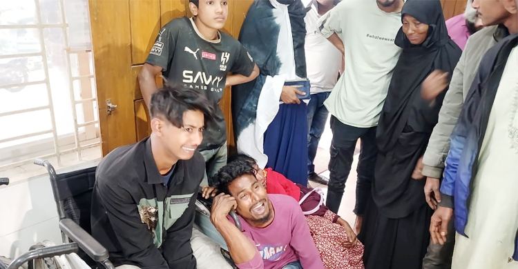 নোয়াখালীতে বিদ্যুৎস্পৃষ্টে ৩ নির্মাণশ্রমিক নিহত