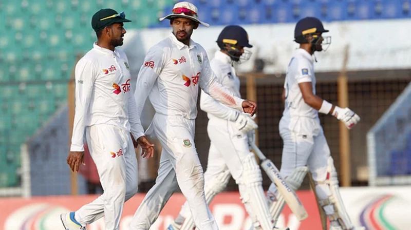 ক্যাচ মিসের দিনে চালকের আসনে শ্রীলঙ্কা