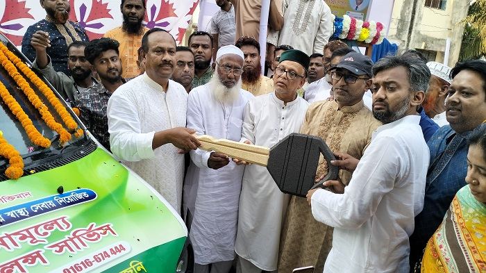 করিমগঞ্জে ফ্রি এ্যাম্বুলেন্স দিলেন জনি