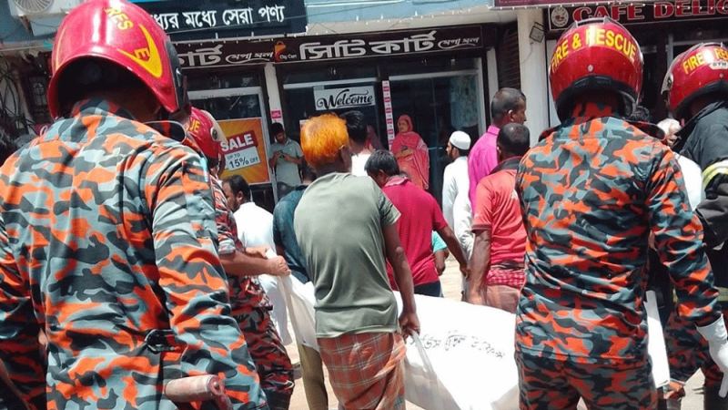 দিনাজপুরে ট্রাকচাপায় মা-ছেলে নিহত