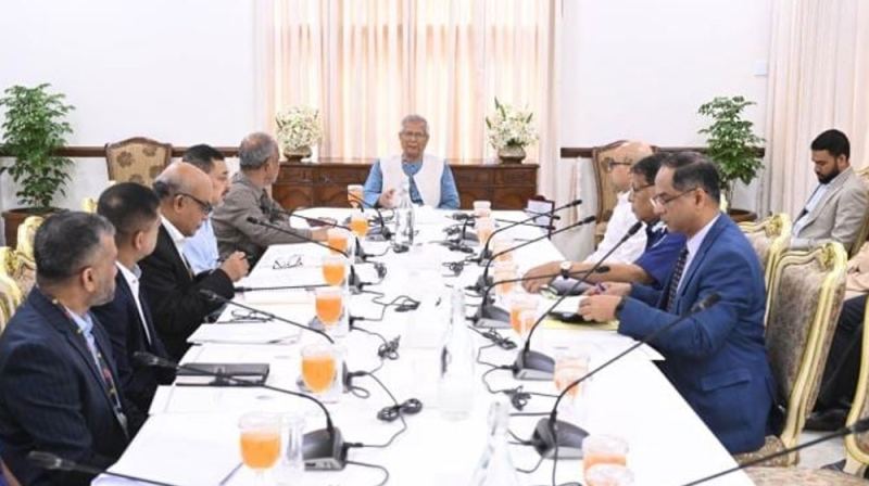 নির্বাচনে স্বচ্ছতা নিশ্চিতে দ্রুত বডিক্যাম কেনার নির্দেশ প্রধান উপদেষ্টার