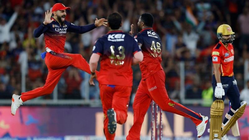 পাঞ্জাবকে হতাশায় ডুবিয়ে অবশেষে আইপিএল কোহলির বেঙ্গালুরুর