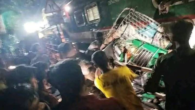 চট্টগ্রামে দুর্ঘটনা : সেতুতে সিগন্যাল ছিল লাল, থামেননি ট্রেন চালক