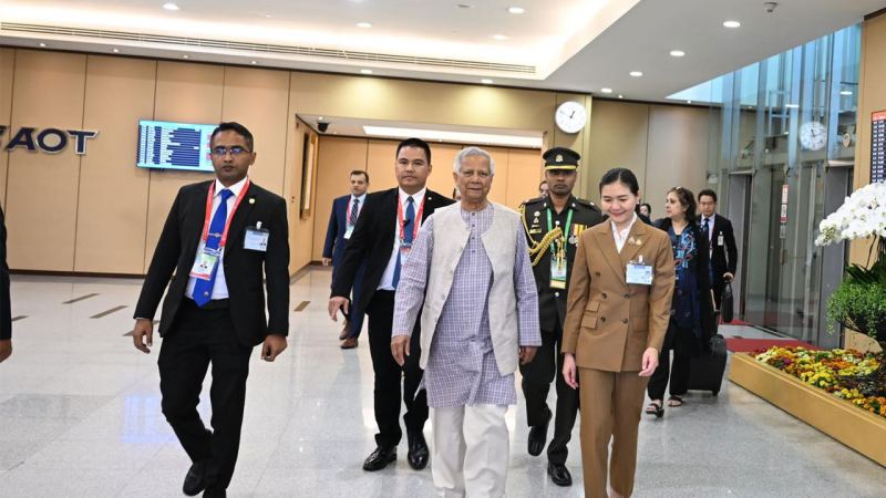 বিমসটেক সম্মেলনে যোগ দিতে ব্যাংকক পৌঁছেছেন প্রধান উপদেষ্টা