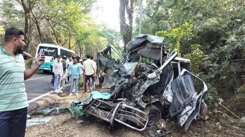 চট্টগ্রামে বাস-মাইক্রোবাস সংঘর্ষে নিহত ৮