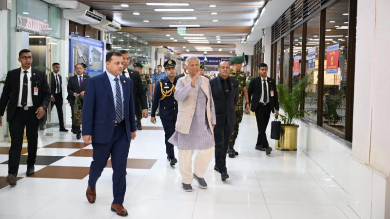দেশে ফিরলেন প্রধান উপদেষ্টা