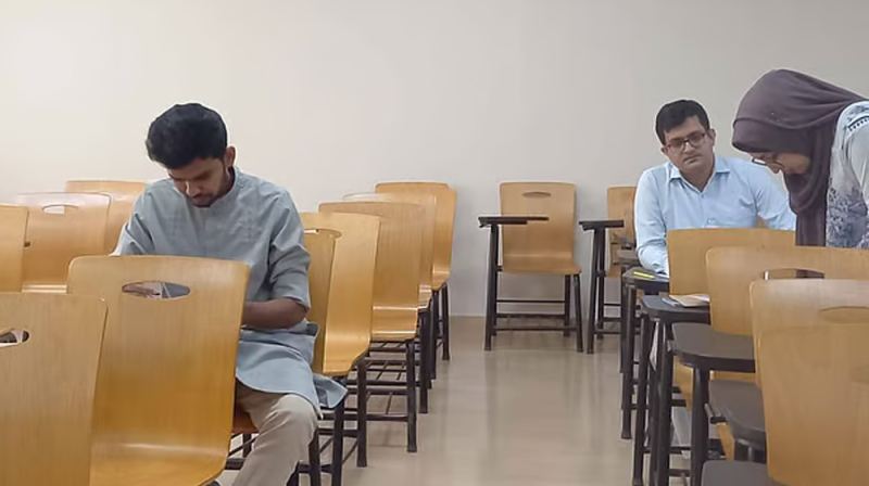 ভর্তি পরীক্ষা দিলেন আসিফ মাহমুদ