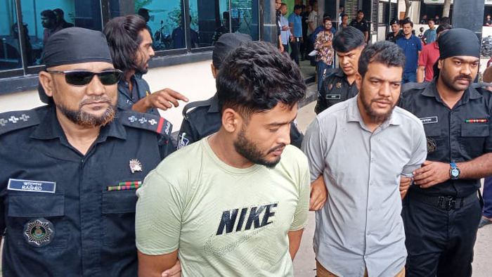 ফরিদপুরে পিস্তল ঠেকিয়ে ছিনতাই ঘটনায় ভাইরাল ডন শরীফ গ্রেফতার
