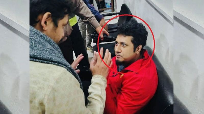 শাহবাগে ‘খেলনা পিস্তলসহ’ যুবক আটক