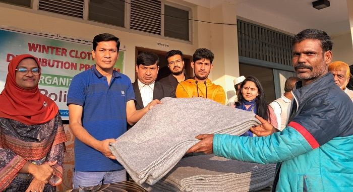 পলিমাটি কর্তৃক শীতবস্ত্র উপহার
