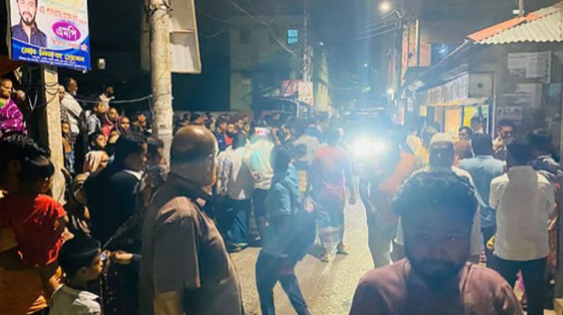 নারায়ণগঞ্জে ফ্ল্যাট থেকে ৪ বছরের শিশুসহ স্বামী–স্ত্রীর মরদেহ উদ্ধার