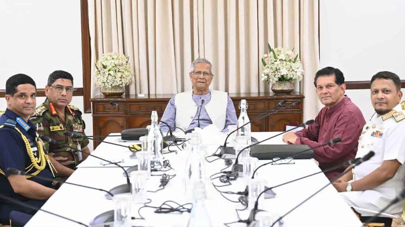 প্রধান উপদেষ্টার সঙ্গে তিন বাহিনী প্রধানের সাক্ষাৎ